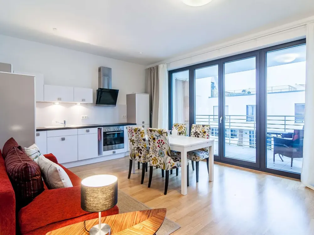 Alles-inklusive-Miete: Hochwertige 2-Zimmerwohnung mit Balkon in der Kastanienallee