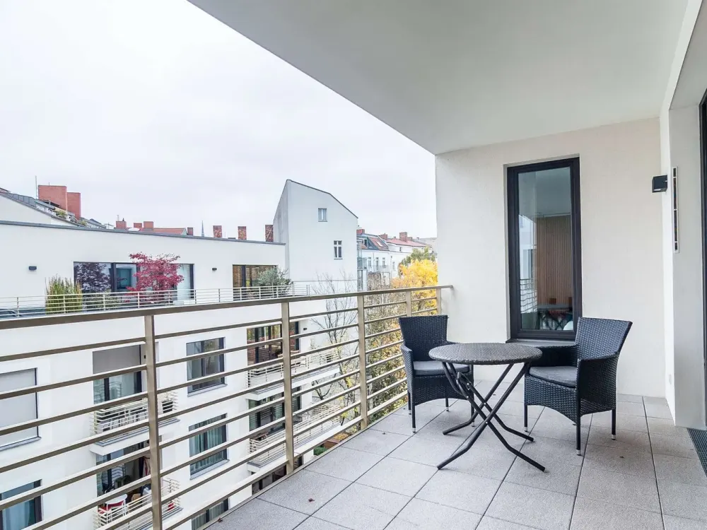 Alles-inklusive-Miete: Hochwertige 2-Zimmerwohnung mit Balkon in der Kastanienallee