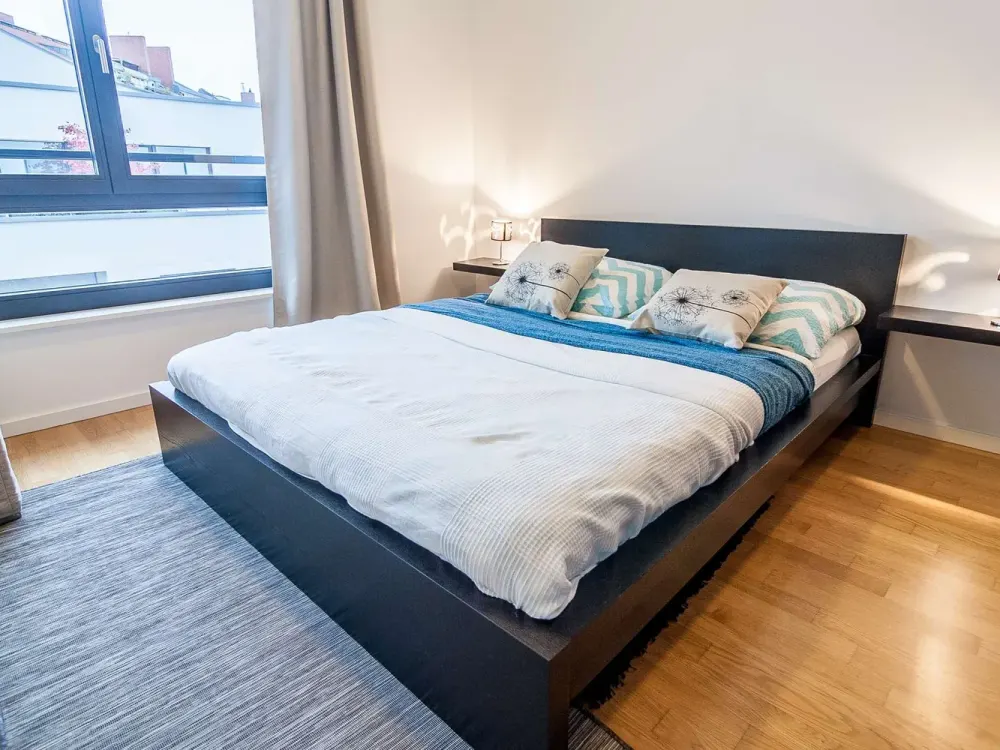 Alles-inklusive-Miete: Hochwertige 2-Zimmerwohnung mit Balkon in der Kastanienallee