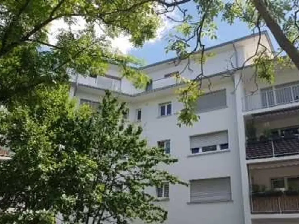 Großzügige 4 Zimmerwohnung mit riesiger Dachterrasse zu vermieten