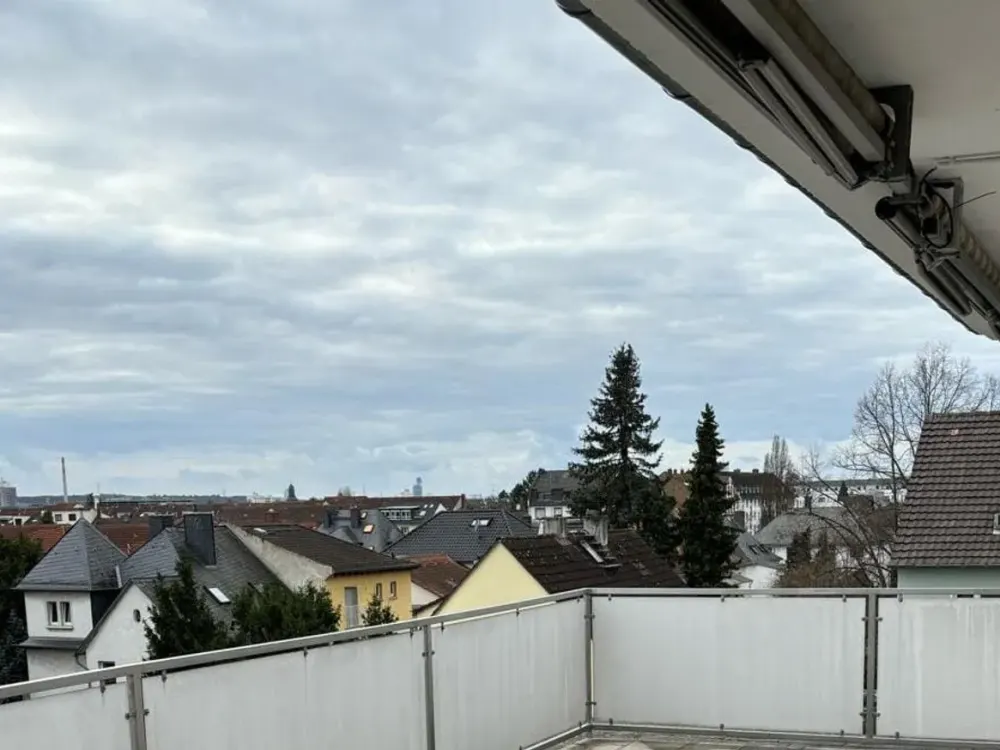 Großzügige 4 Zimmerwohnung mit riesiger Dachterrasse zu vermieten