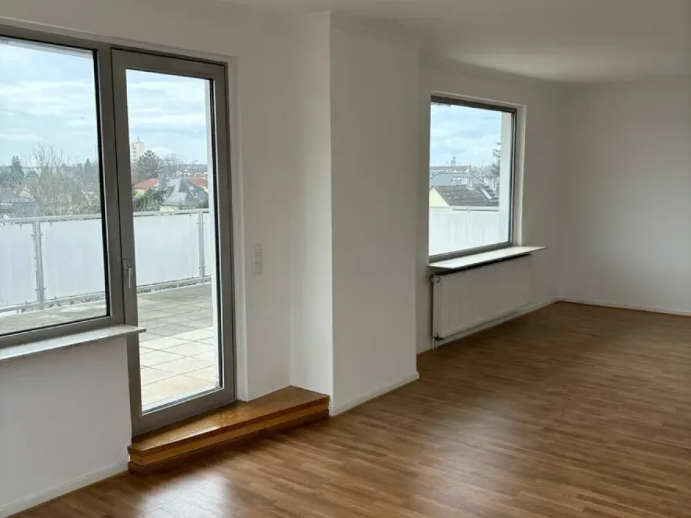 Großzügige 4 Zimmerwohnung mit riesiger Dachterrasse zu vermieten
