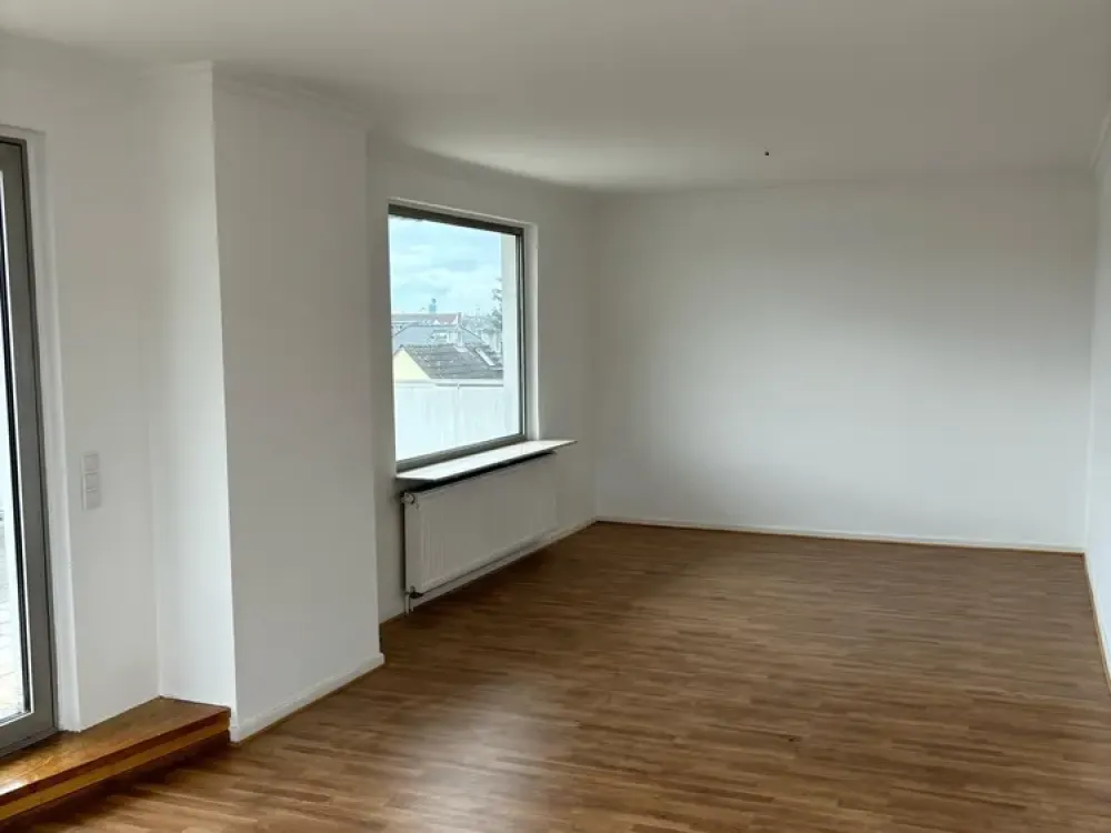 Großzügige 4 Zimmerwohnung mit riesiger Dachterrasse zu vermieten