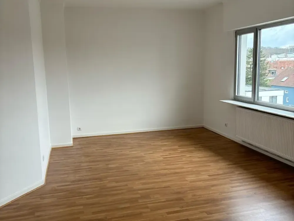 Großzügige 4 Zimmerwohnung mit riesiger Dachterrasse zu vermieten