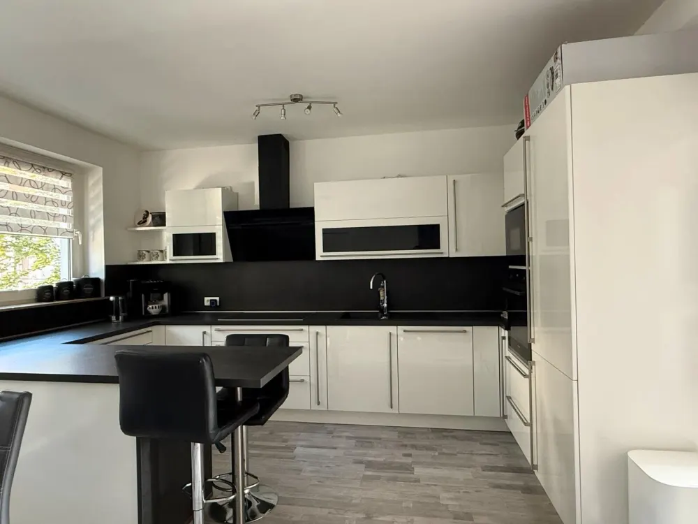 Helle und großzügige 3,5-Zimmer-Wohnung mit Balkon
