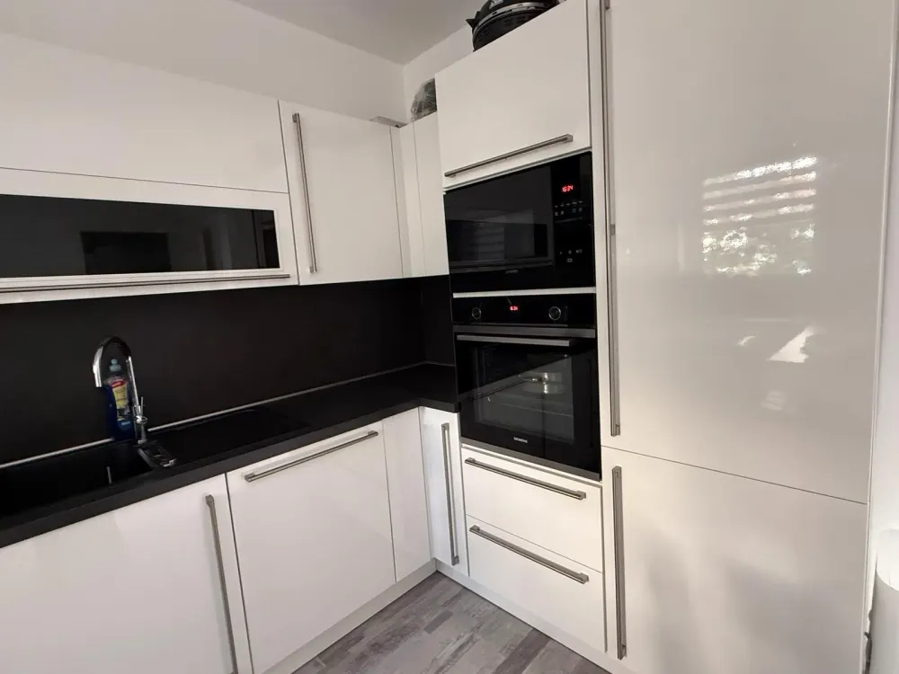 Helle und großzügige 3,5-Zimmer-Wohnung mit Balkon
