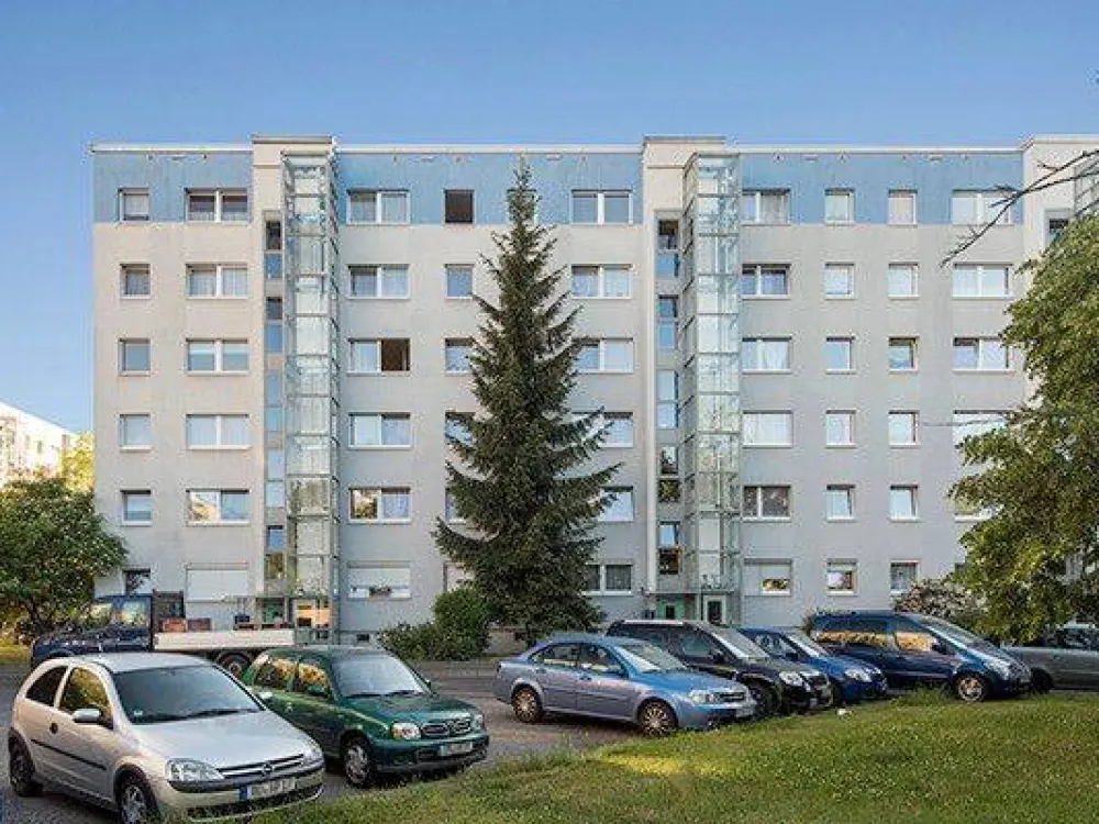 Wir sanieren für Sie: 4-Zimmerwohnung im 1.Obergeschoß mit Balkon!