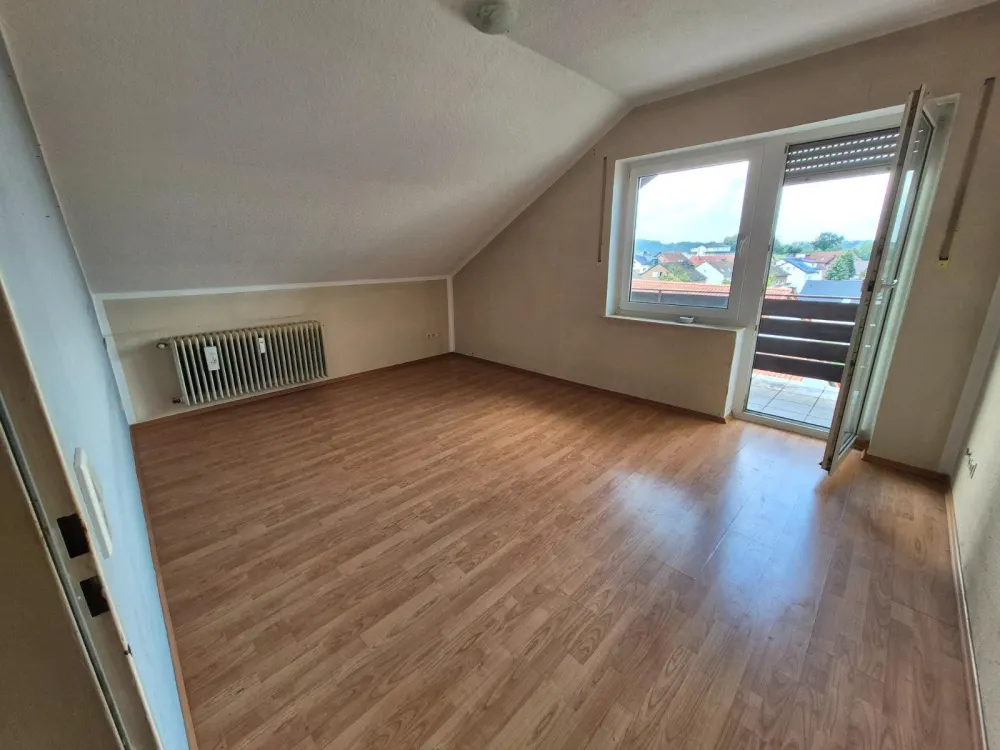 Bright 3-Room Attic Apartment with Balcony in Kirchborchen