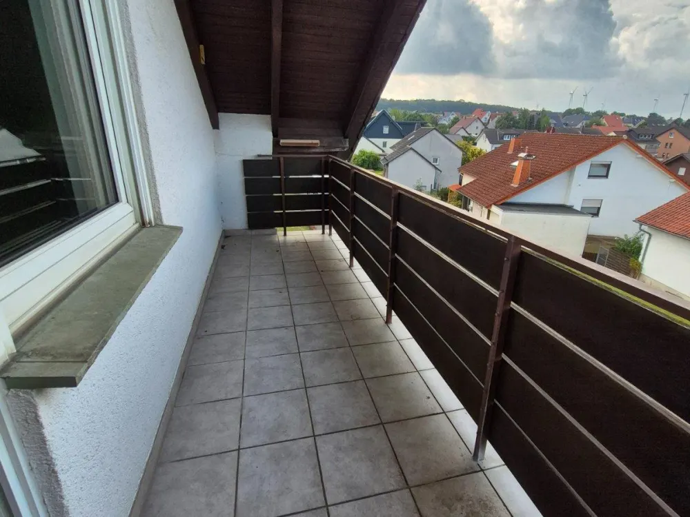 Bright 3-Room Attic Apartment with Balcony in Kirchborchen