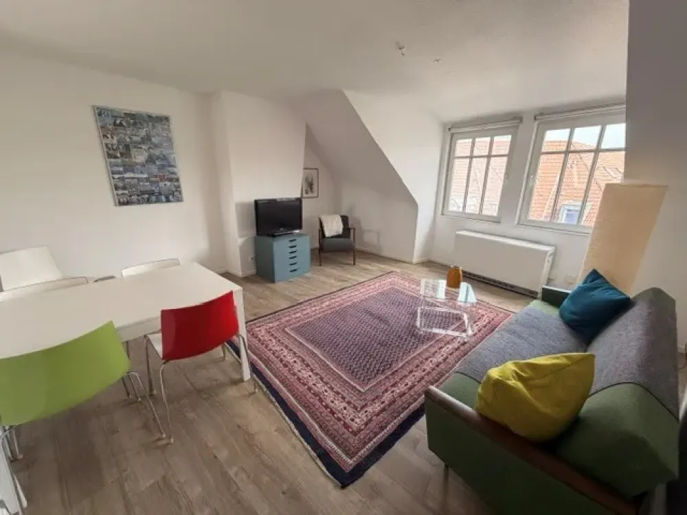 ***MÖBLIERTE / VOLL AUSGESTATTETE 2 ZIMMERWOHNUNG IM HERZEN VON BENRATH***