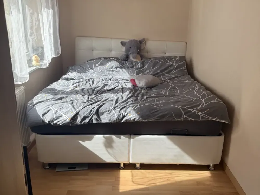 Exklusive, gepflegte 2-Zimmer-EG-Wohnung mit EBK in Eberdingen