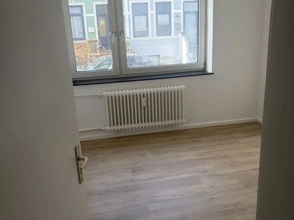 kurzfristig frei: renovierte 2,5-Zimmer Whg.