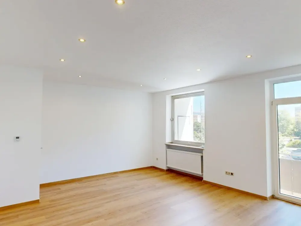 Großzügige helle 2 Zimmer mit großem Wohnzimmer