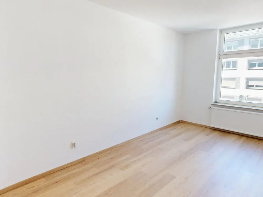 Großzügige helle 2 Zimmer mit großem Wohnzimmer