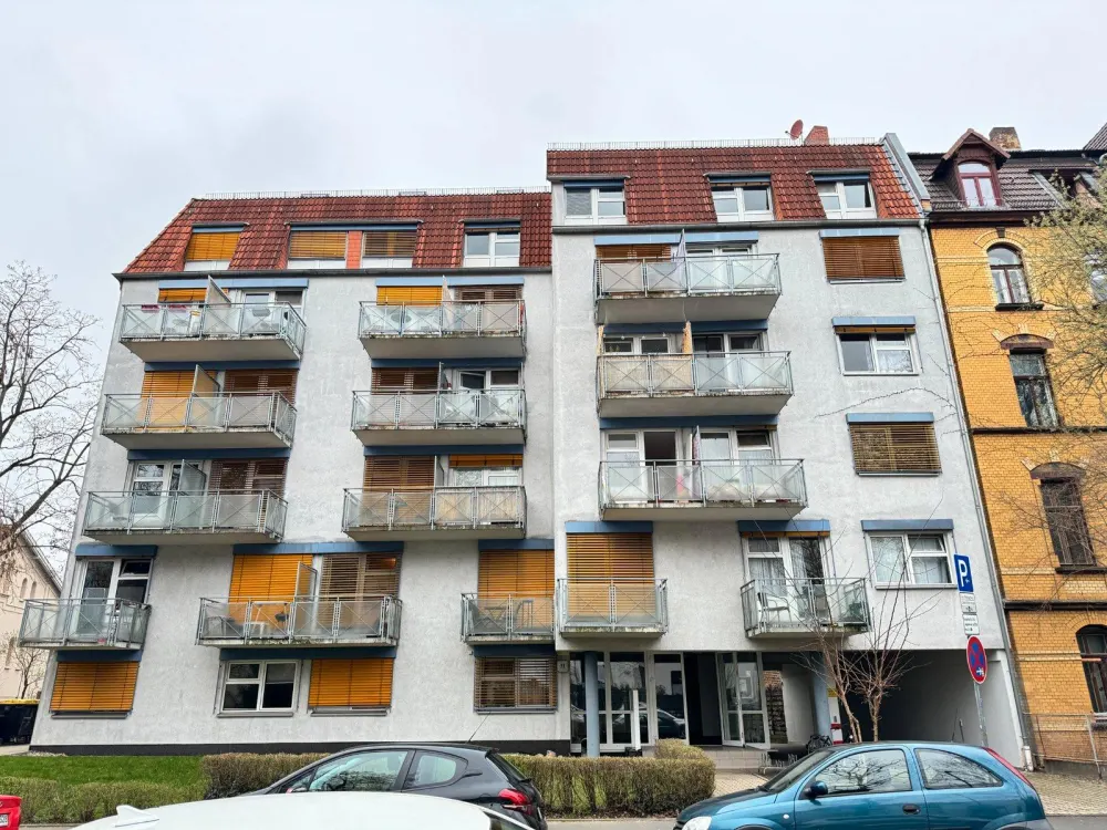 1-room apartment with kitchen, bathroom and balcony, directly at the university. TOP!