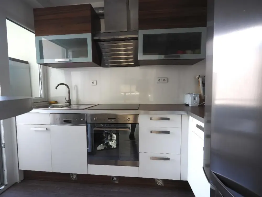 möblierte Wohnung 2 Zi., ruhig und hell, 2. OG, 2 x Blk., EBK, Gas Kamin mit Blick über Stuttgart