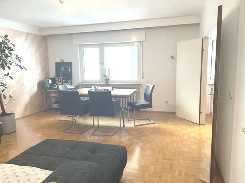 Sehr gepflegte, helle 3-Zimmer-Wohnung mit Balkon in sehr begehrter Lage von Offenbach-Bieber