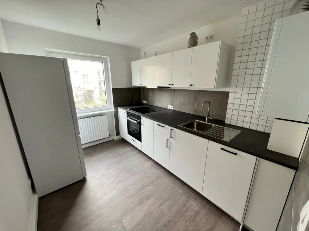 Modernized 2-Room Apartment, 1st Floor, Fitted Kitchen, Balcony Flüsseviertel-Neustadt HB