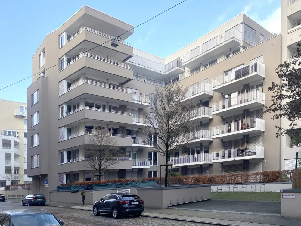 Between Wall and Weser - Modern 2-Room Apartment with Large Balcony and Fitted Kitchen