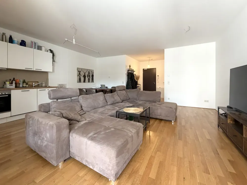 Between Wall and Weser - Modern 2-Room Apartment with Large Balcony and Fitted Kitchen