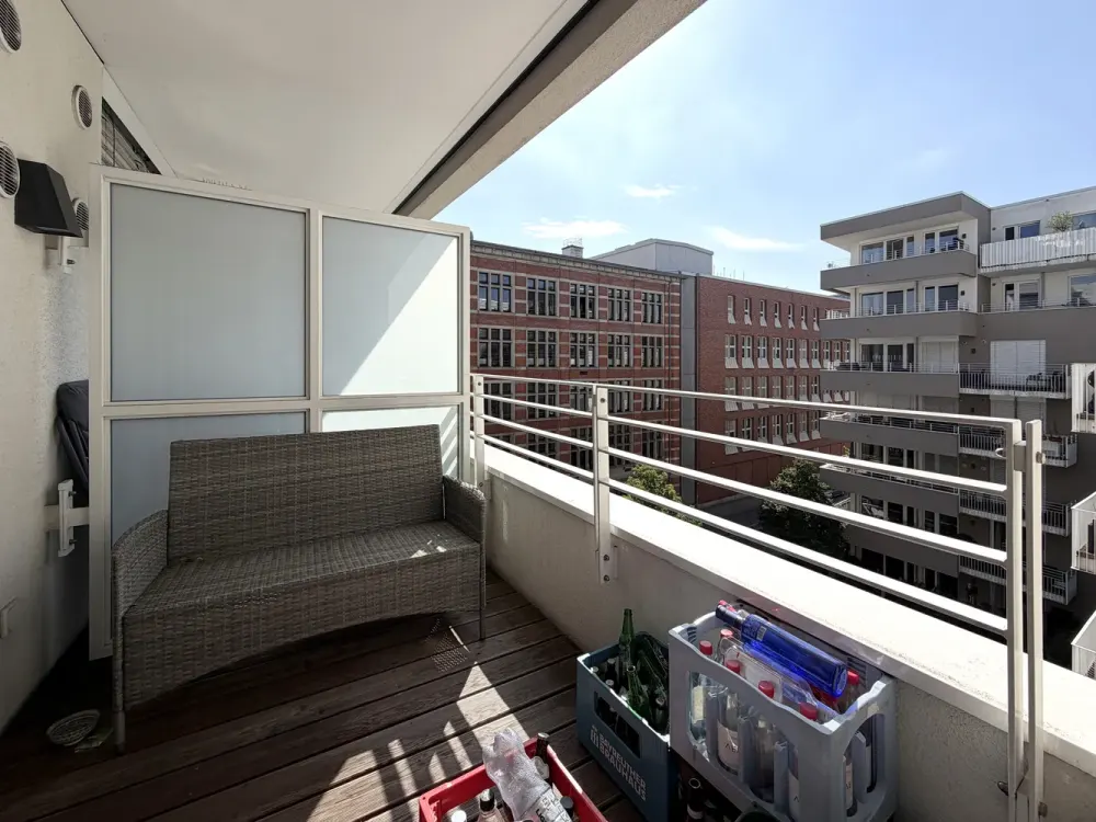 Between Wall and Weser - Modern 2-Room Apartment with Large Balcony and Fitted Kitchen