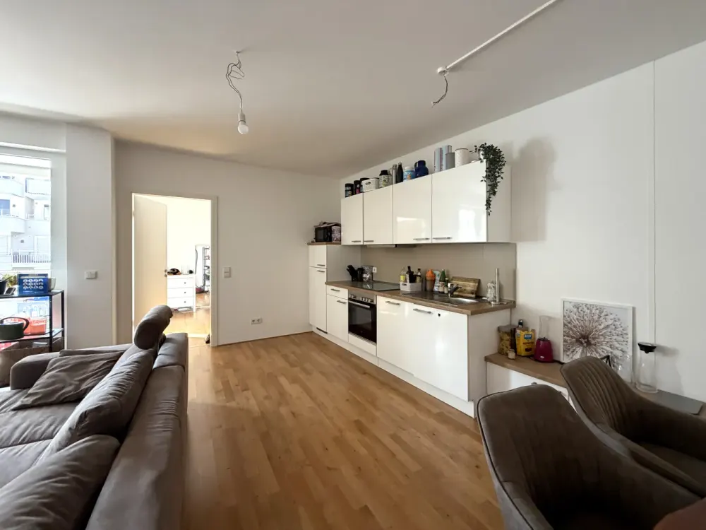 Between Wall and Weser - Modern 2-Room Apartment with Large Balcony and Fitted Kitchen
