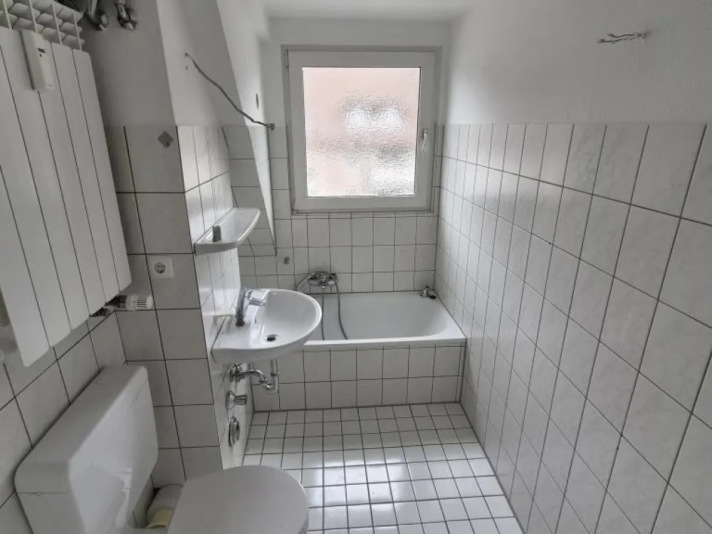 Frisch gestrichene 2 - Zimmer-Wohnung mit Laminat in Castrop-Rauxel Habinghorst
