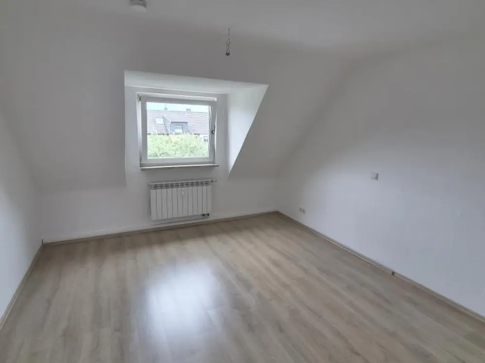 Frisch gestrichene 2 - Zimmer-Wohnung mit Laminat in Castrop-Rauxel Habinghorst