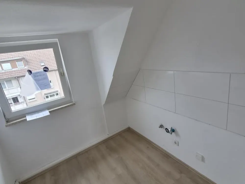 Frisch gestrichene 2 - Zimmer-Wohnung mit Laminat in Castrop-Rauxel Habinghorst