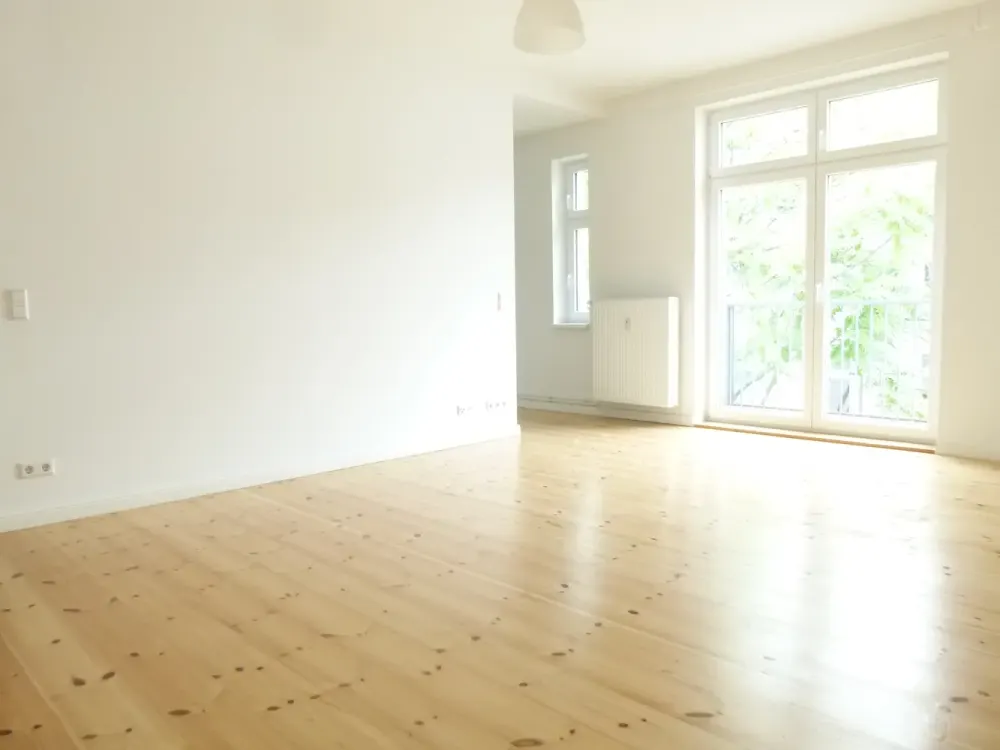 Hübsche Wohnung in Moabit: Balkon zum Hof, Wannenbad und EBK.