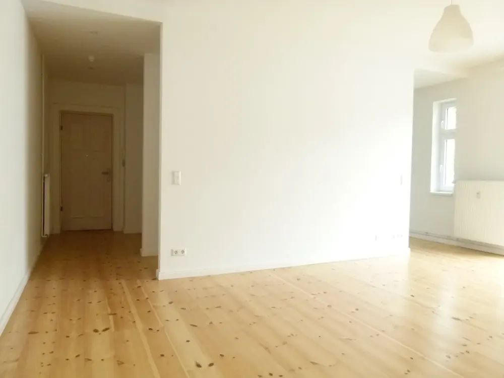 Hübsche Wohnung in Moabit: Balkon zum Hof, Wannenbad und EBK.
