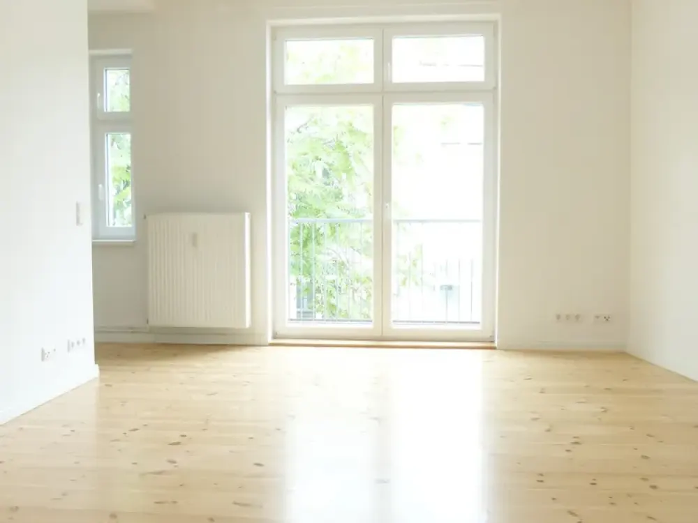 Hübsche Wohnung in Moabit: Balkon zum Hof, Wannenbad und EBK.