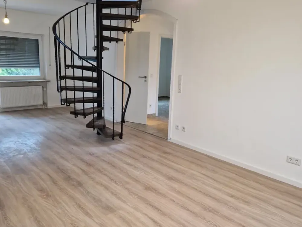 Wohnen wie im eigenen Haus! 2,5 Zimmerwohnung in zentraler Lage! mit Einbauküche!