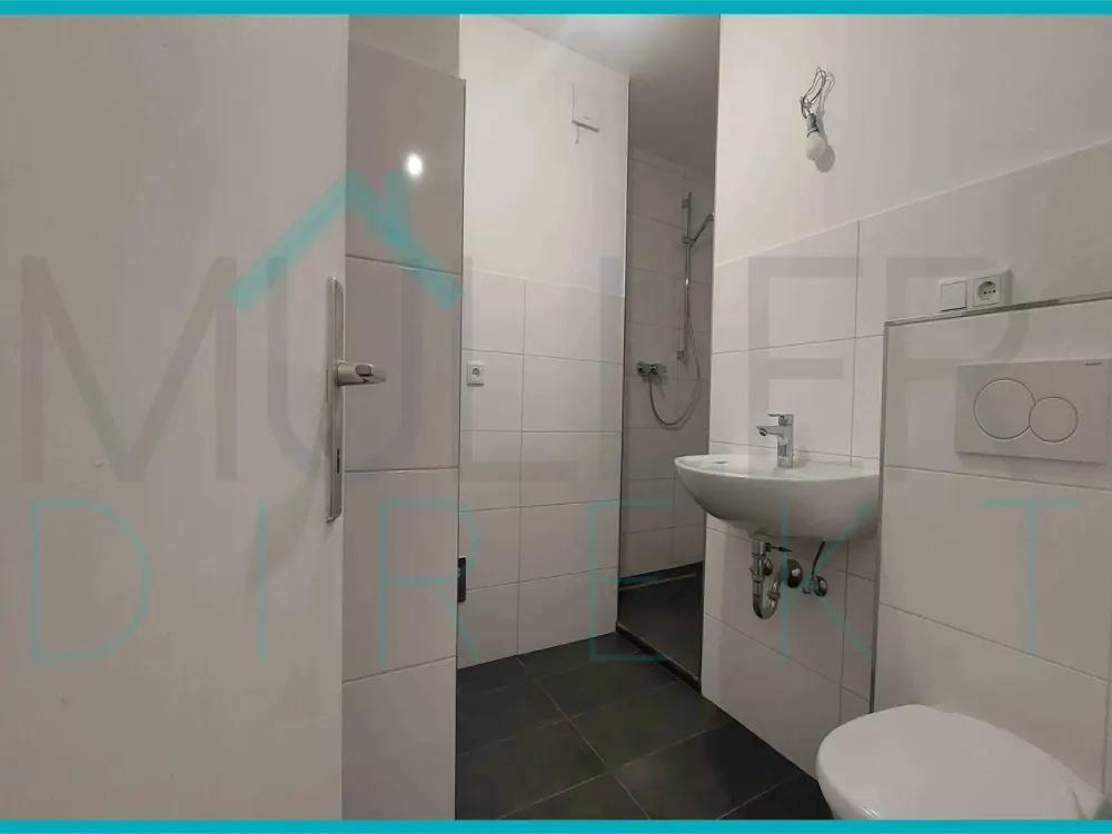 1 Zimmer mit Balkon / Erstbezug nach Sanierung!