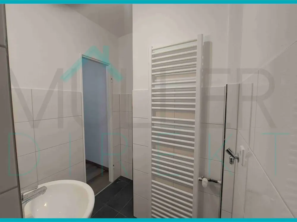 1 Zimmer mit Balkon / Erstbezug nach Sanierung!