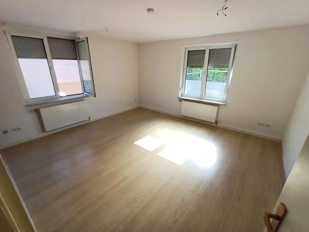3 Zimmer ohne Balkon an U-Bahn "Gnesener Str.",sehr hell,gepflegt,renoviert,Fenster gut,Toplage ÖPNV