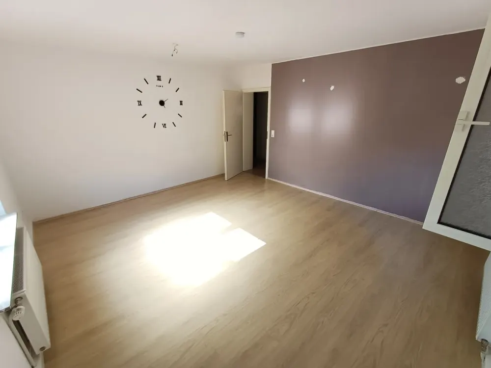 3 Zimmer ohne Balkon an U-Bahn "Gnesener Str.",sehr hell,gepflegt,renoviert,Fenster gut,Toplage ÖPNV