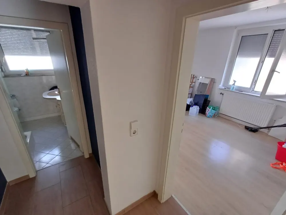 3 Zimmer ohne Balkon an U-Bahn "Gnesener Str.",sehr hell,gepflegt,renoviert,Fenster gut,Toplage ÖPNV
