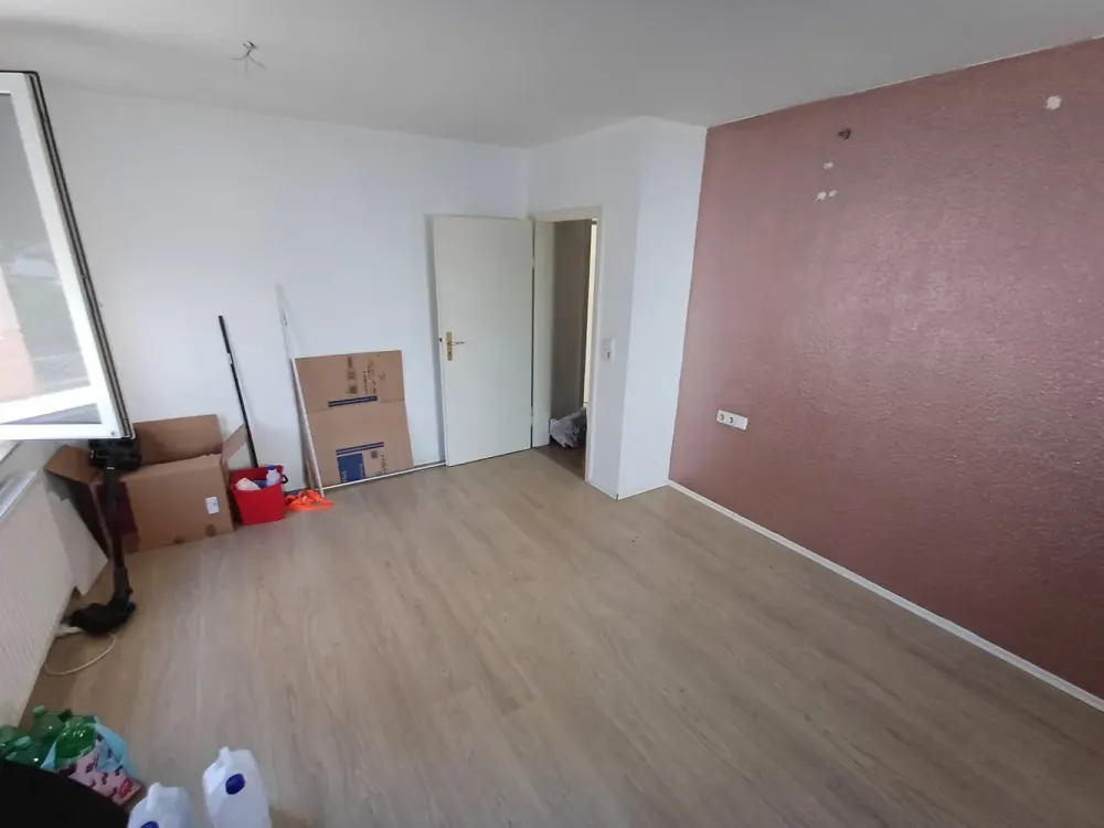 3 Zimmer ohne Balkon an U-Bahn "Gnesener Str.",sehr hell,gepflegt,renoviert,Fenster gut,Toplage ÖPNV