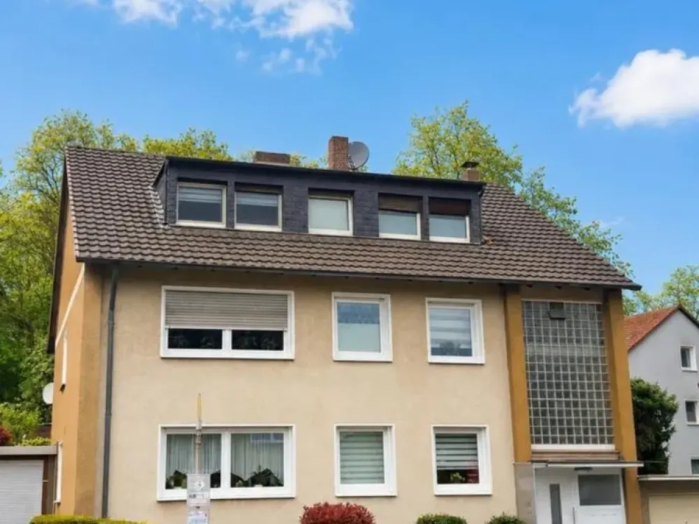 Wohnen mit Charakter: 3,5-Zimmer-Dachgeschosswohnung mit eigenen Garten in Dortmund-Neuasseln