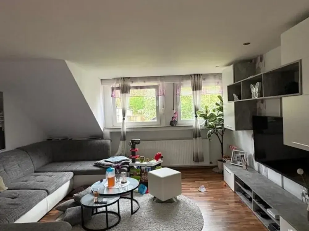 Wohnen mit Charakter: 3,5-Zimmer-Dachgeschosswohnung mit eigenen Garten in Dortmund-Neuasseln