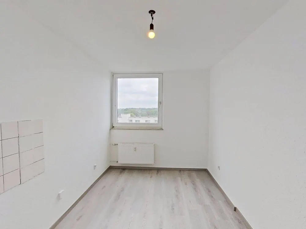 Pretty 2-Room Apartment with Modern Bathtub Bathroom, Large BALCONY & Great View