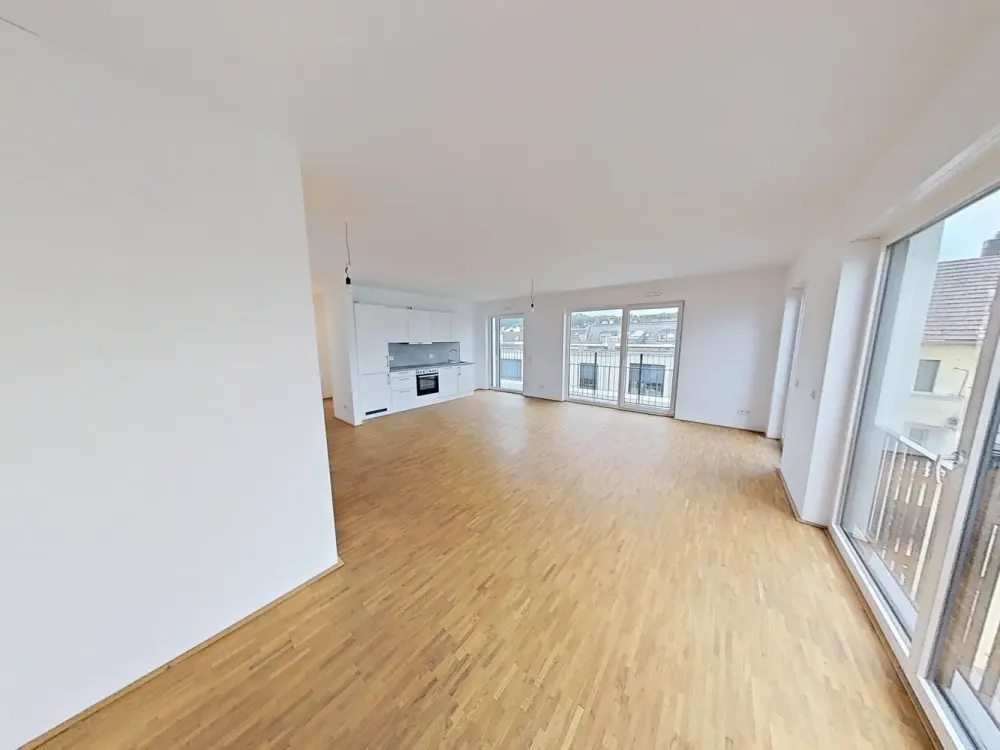 Spacious 3-Room Apartment with Roof Terrace & Modern Built-In Kitchen
