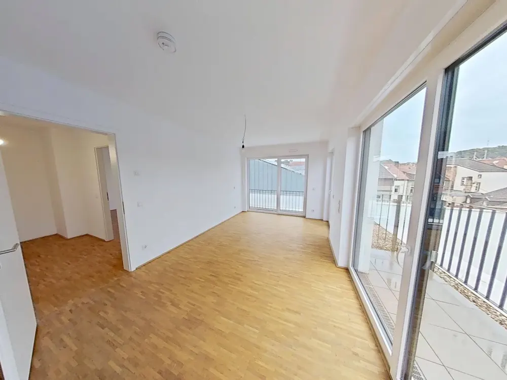 Spacious 3-Room Apartment with Roof Terrace & Modern Built-In Kitchen