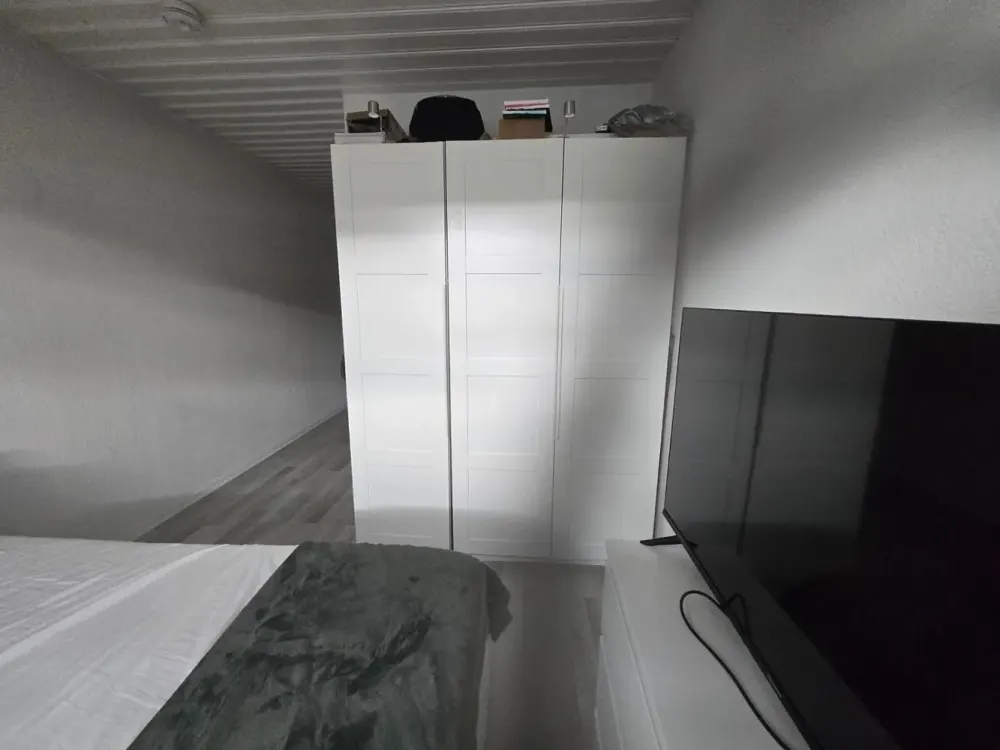 **Befristet auf 1 Jahr** Möblierte DG-Wohnung in zentraler Lage - Düsseldorf