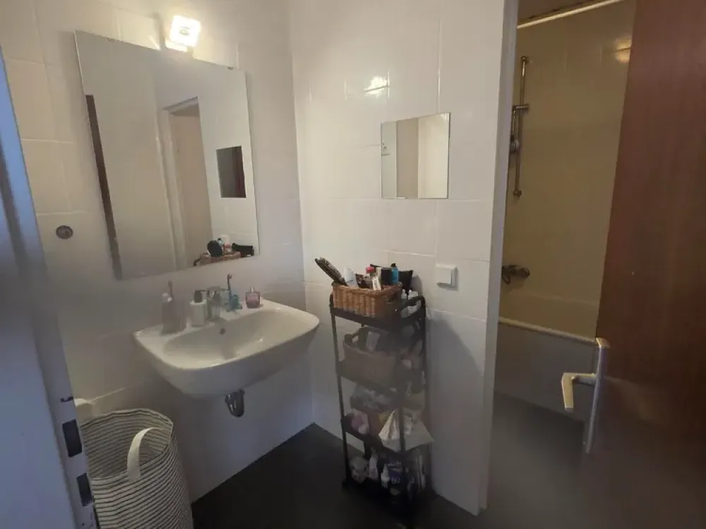 **Befristet auf 1 Jahr** Möblierte DG-Wohnung in zentraler Lage - Düsseldorf