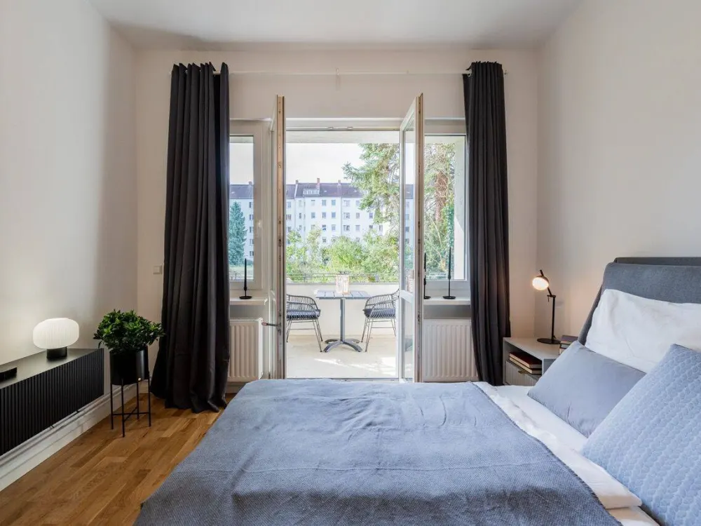Helle, möblierte 2-Zimmer-Wohnung in Neukölln mit Balkon