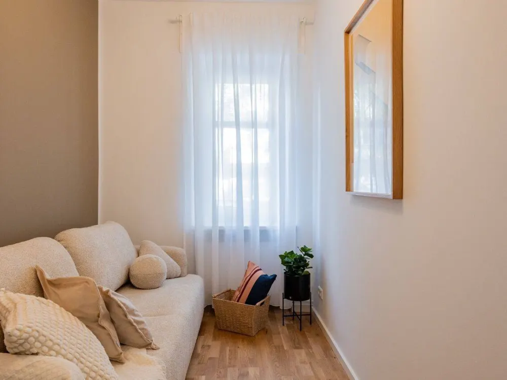 Helle, möblierte 2-Zimmer-Wohnung in Neukölln mit Balkon
