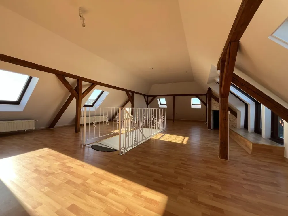 2 Monate kaltmietfrei - Helle 3-Zimmer-Maisonettewohnung mit Badewanne I Optional Einbauküche