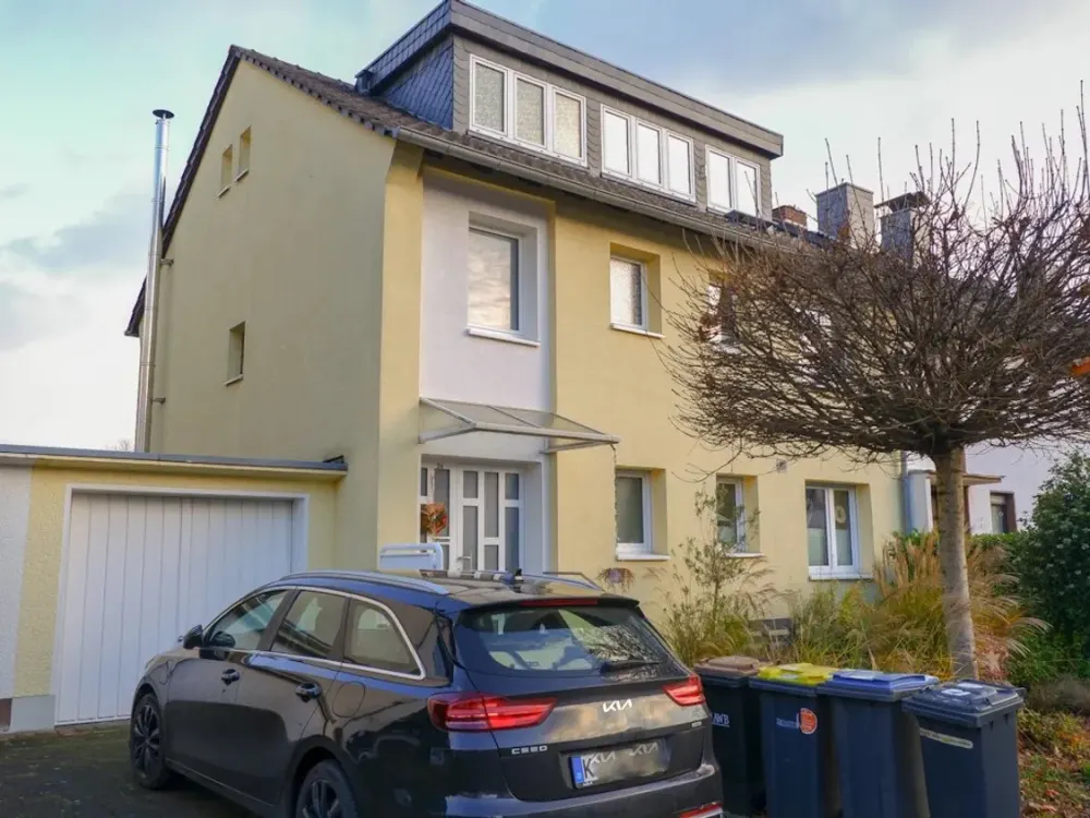 Befristete 2-Zimmer Dachwohnung mit Einbauküche in Longerich!